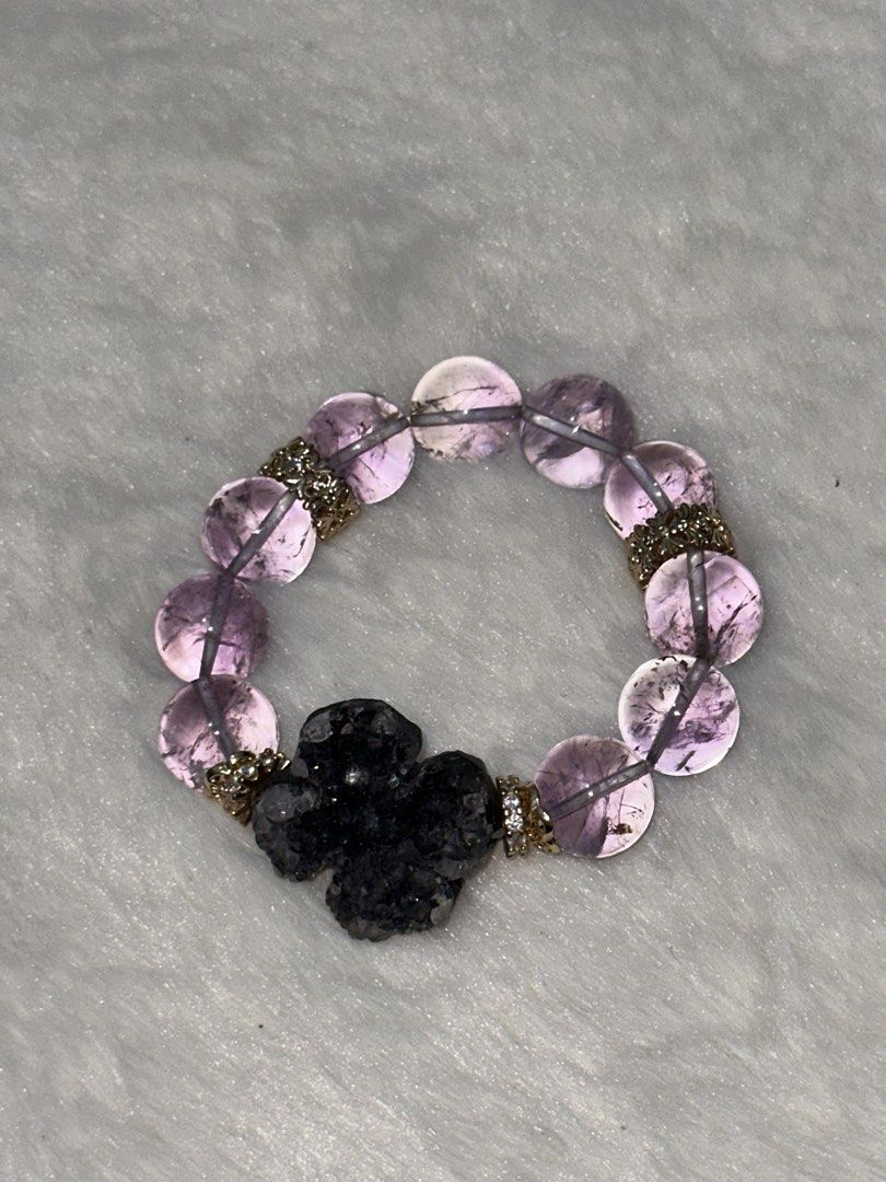 Amethyst Crystal Bracelet with Clover Charm (Category: Bracelets) located in San Pablo. Submitted by chae01mart (Listing ID 1461052612, Image 2). Description: - Pretty amethyst beads - Dark clover-shaped crystal charm - Gold-tone spacers - Stretchy band for easy wear - Adds color and unique style.