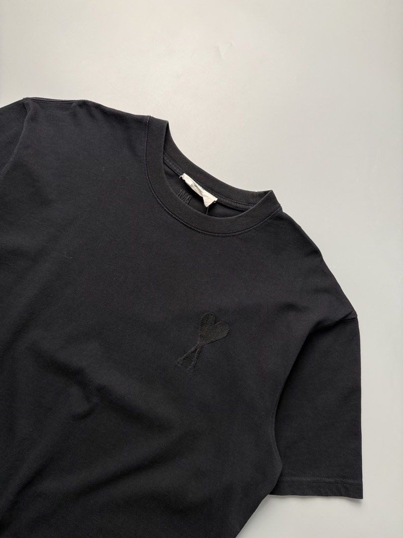 Ami embroid (Category: Tshirts & Polo Shirts ) located in Pila. Submitted by villanueva80826 (Listing ID 1461069803, Image 2). Description: Ami embroid Size:large •Width:22 •Length:25 •Condition: 9.5/10 •Color rate:9.5/10 Mine:780 +Shipping fee Issue:none .