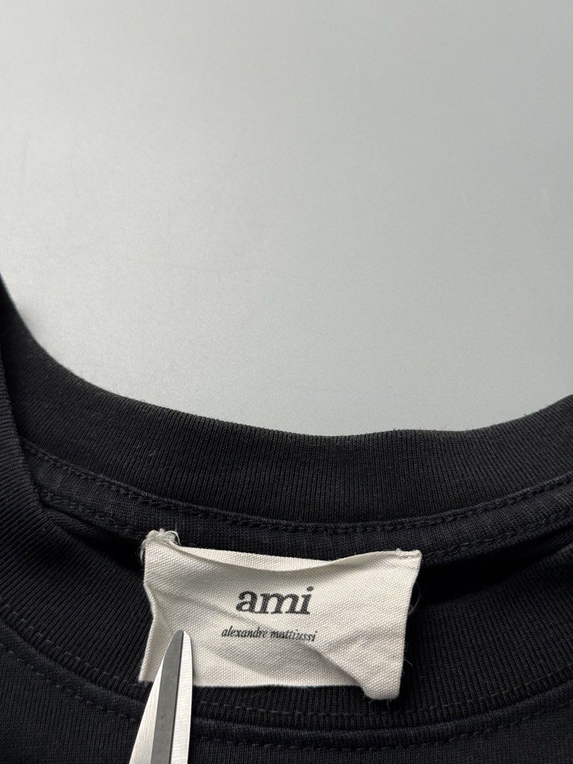 Ami embroid (Category: Tshirts & Polo Shirts ) located in Pila. Submitted by villanueva80826 (Listing ID 1461069803, Image 3). Description: Ami embroid Size:large •Width:22 •Length:25 •Condition: 9.5/10 •Color rate:9.5/10 Mine:780 +Shipping fee Issue:none .