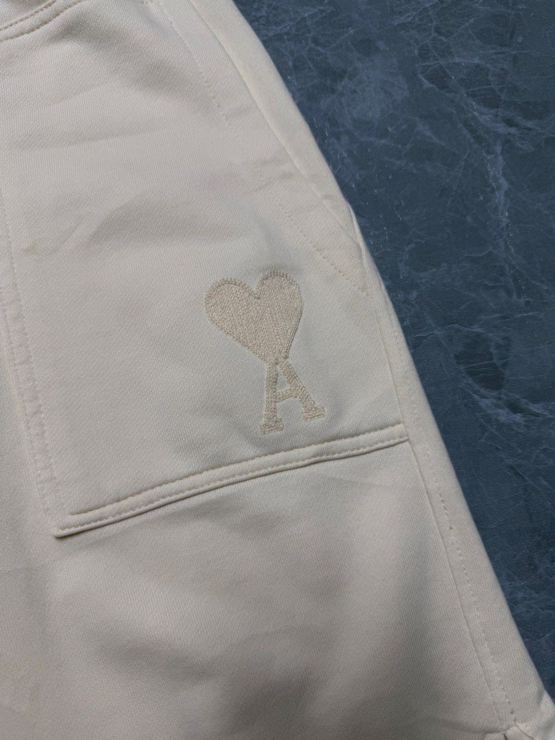 Ami Shorts (Category: Shorts) located in La Trinidad. Submitted by kodspogi (Listing ID 1460961058, Image 2). Description: Ami Cream Shorts Waistline : 26.5” Length : 20” Hem : 12” Excellent Complete tags Washable Stain .