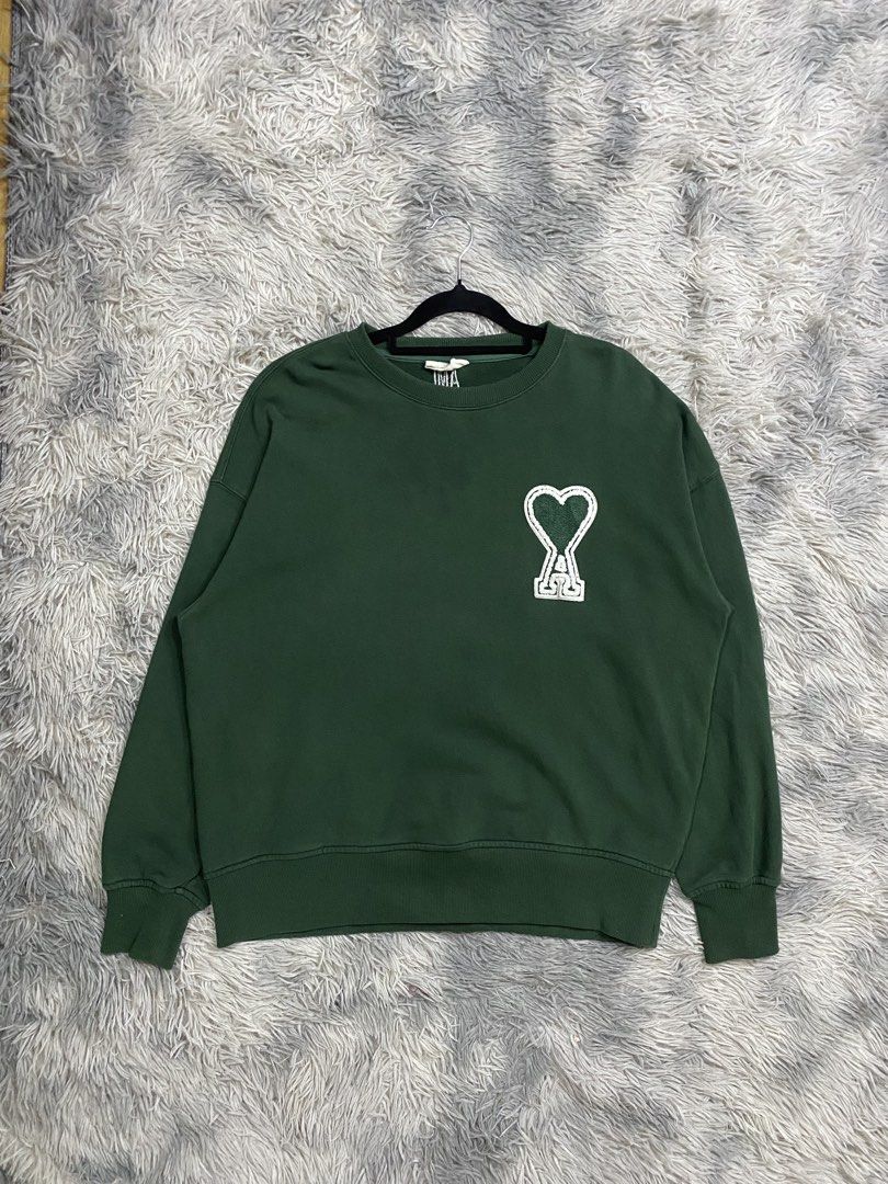 Ami Sweater (Category: Coats, Jackets and Outerwear) located in Manila. Submitted by kurtmnla (Listing ID 1461088921, Image 1). Description: Ami Sweater Size M fit/ Unisex Dimes 23 x26 Good condition/ no issue 📍Quezon city.