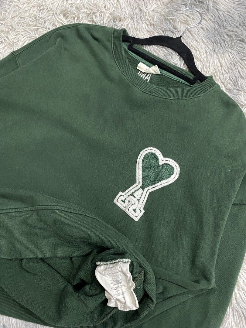 Ami Sweater (Category: Coats, Jackets and Outerwear) located in Manila. Submitted by kurtmnla (Listing ID 1461088921, Image 3). Description: Ami Sweater Size M fit/ Unisex Dimes 23 x26 Good condition/ no issue 📍Quezon city.