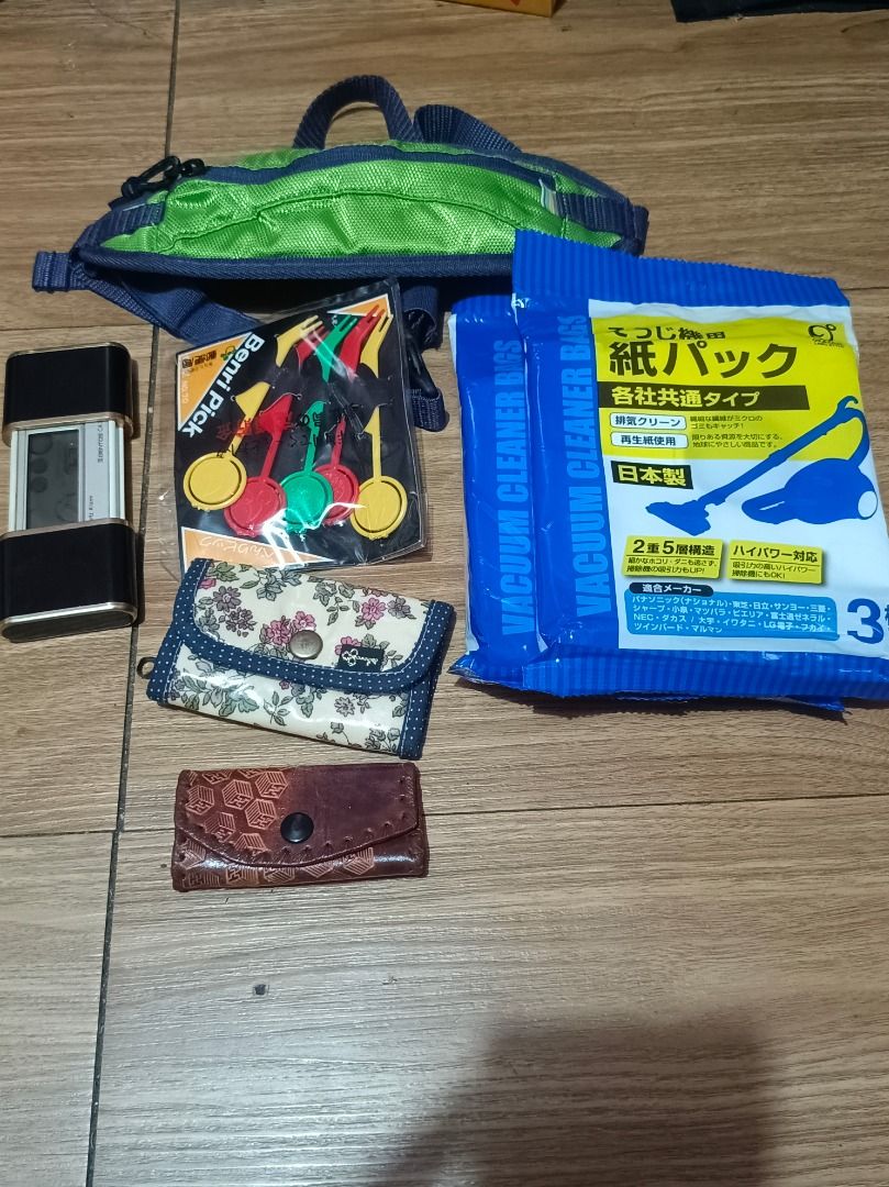 ANIK BUNDLE (Category: Other Stationery & Craft) located in Makati City. Submitted by nyxhemera26 (Listing ID 1461028723, Image 1). Description: ANIK BUNDLE 📌All items for anik bundles are sold as is - green waist bag. - Comes with 2 packs of Japanese vacuum cleaner bags. - Features a floral print key holder. - Includes a brown leather key holder. - A retro quartz alarm clock is also part of the bundle, as-is untested - Plastic fruit pick.