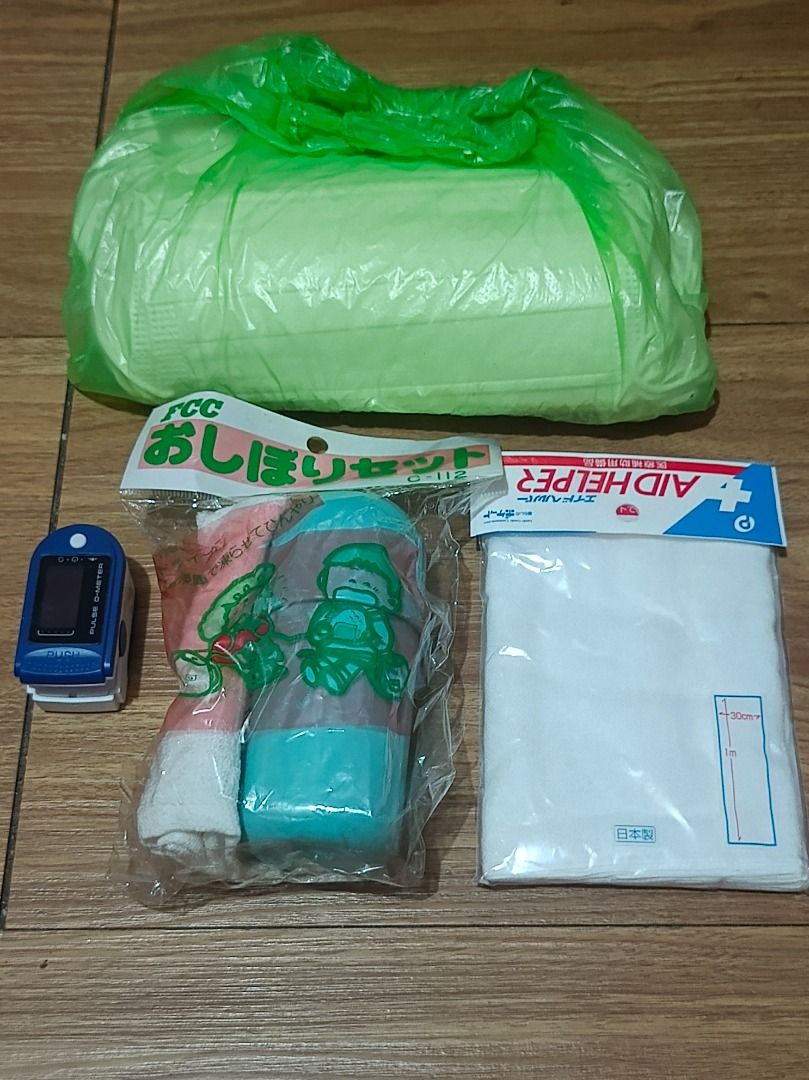 ANIK BUNDLE (Category: Medical Supplies & Tools) located in Makati City. Submitted by nyxhemera26 (Listing ID 1461029864, Image 1). Description: ANIK BUNDLE 📌All items for anik bundles are sold as is - Pulse Oximeter (untested) - Travel Toiletry Set (Teal Container & Small Towel) new - Japanese Gauze (1m x 30cm) new - Pack of Face Masks new 30+ pcs.