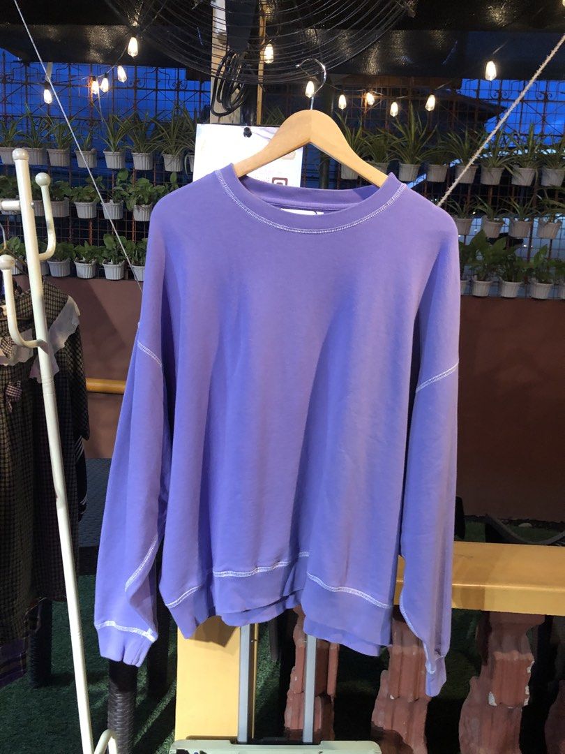 anown Purple Oversized Sweatshirt (Category: Coats, Jackets and Outerwear) located in Cauayan City . Submitted by wholly.craaaft (Listing ID 1461018899, Image 1). Description: - Relaxed fit purple sweatshirt from anown - White contrast stitching details on neckline, cuffs, and hem - Ideal for casual wear - Easily pairs with jeans or shorts.