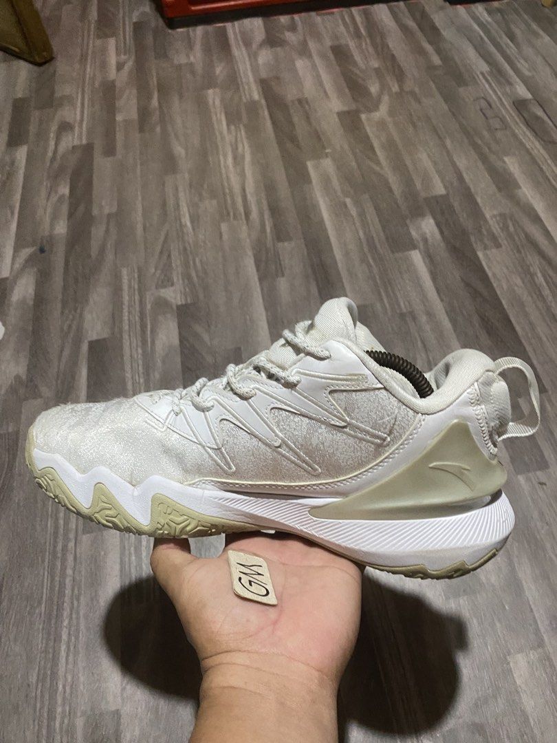 Anta Quick Battle 5 Low (Category: Sneakers) located in Cebu City. Submitted by freemoon.b85e0c (Listing ID 1461094378, Image 2). Description: Anta Quick Battle 5 Low Legit/2nd hand Size 8 us/7 uk/41 euro/25.5 cm Price 780 plus sf Slight heeldrags.