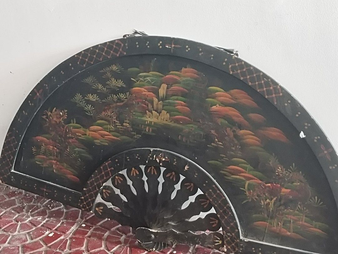 Antique Asian fan wall (Category: Other Home Furniture) located in Paranaque City. Submitted by allainboym12174 (Listing ID 1460915130, Image 3). Description: for sale antique orig Asian fan wall lacquer mabigat heavy rush 1.5K php location east Fairview subdivision qc 09277963039.