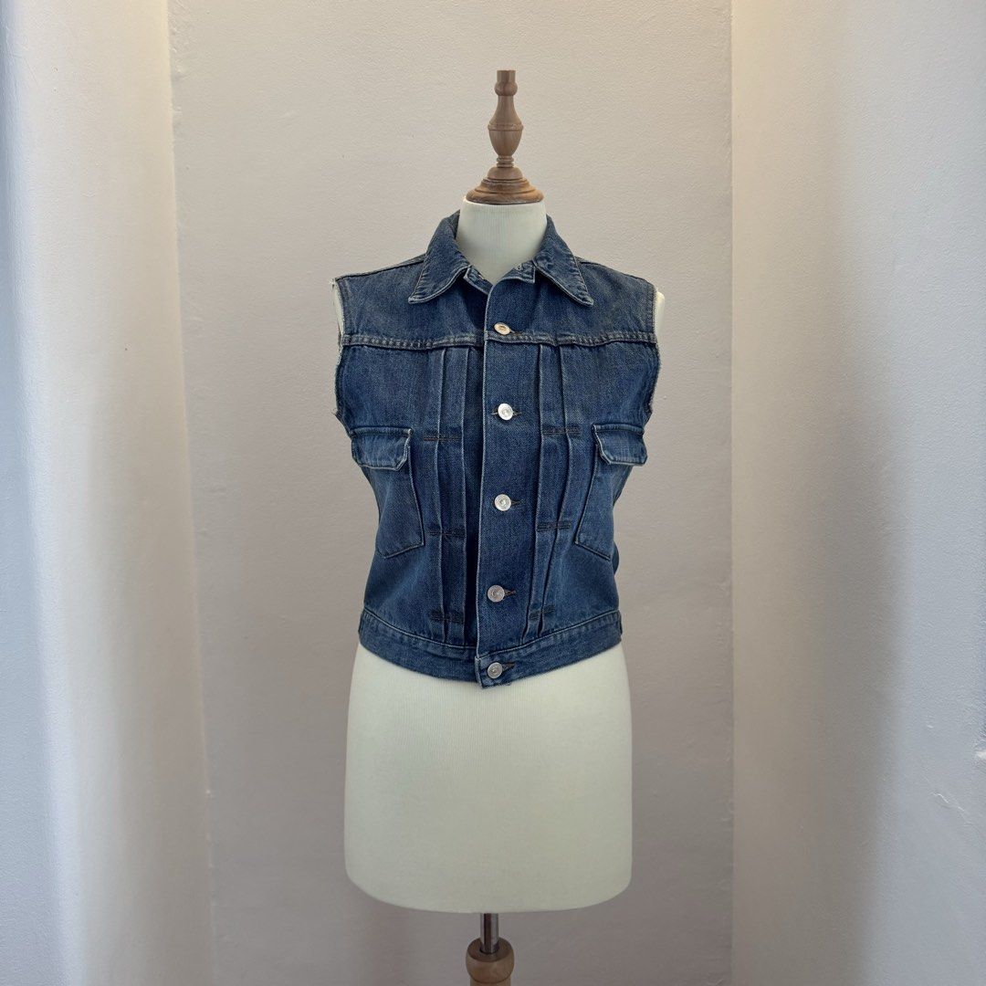 APC denim sleeveless crop top (Category: Sleeveless) located in Pasay City. Submitted by ultzen (Listing ID 1460940107, Image 2). Description: - APC denim sleeveless crop top - size S - good quality denim - for nights out or casual hangouts - rfs: doesn’t fit me anymore mop: bpi / gcash / maribank mod: j&t / lbc / sdd (mnl).