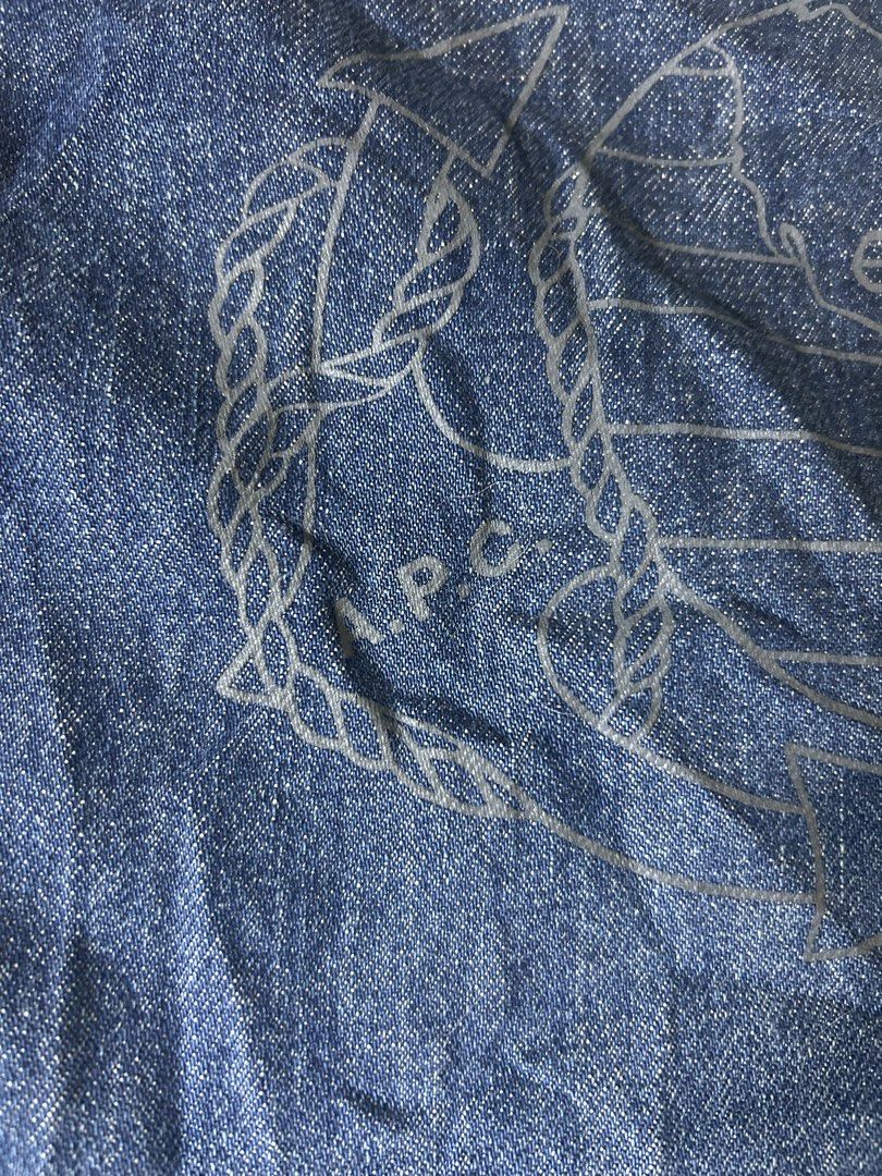 A.P.C Tote Bag (Category: Tote Bags) located in Aurora. Submitted by purethrift07 (Listing ID 1461084568, Image 3). Description: Maganda No issue Fresh from the bale Dm me.