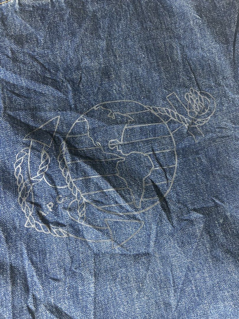 A.P.C Tote Bag (Category: Tote Bags) located in Aurora. Submitted by purethrift07 (Listing ID 1461084568, Image 2). Description: Maganda No issue Fresh from the bale Dm me.