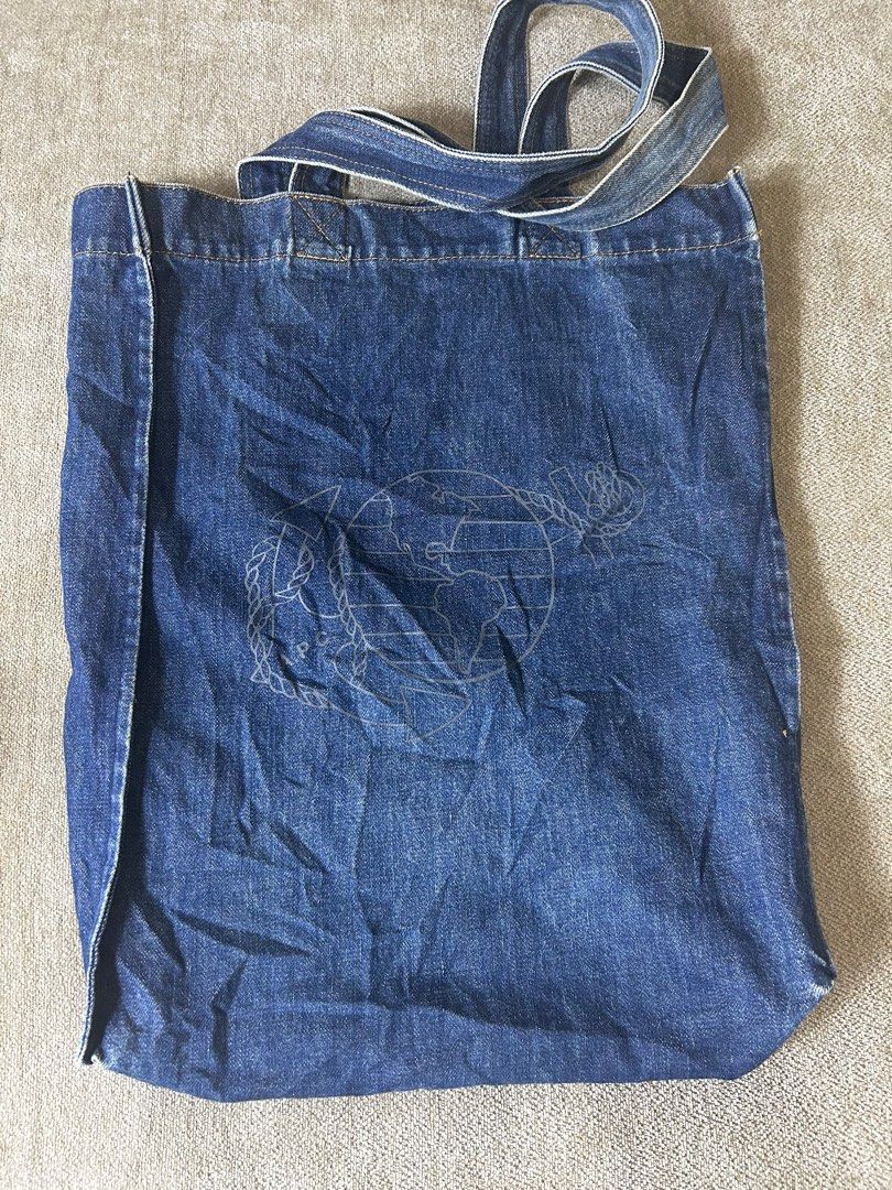 A.P.C Tote Bag (Category: Tote Bags) located in Aurora. Submitted by purethrift07 (Listing ID 1461084568, Image 1). Description: Maganda No issue Fresh from the bale Dm me.