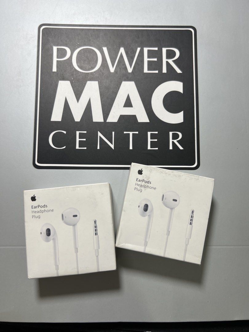 Apple Earphones 3.5mm Plug And Play (Category: Earphones) located in Manila. Submitted by jmph_ (Listing ID 1461097696, Image 2). Description: 🍎 Apple Earphones 3.5mm ✅ Brand New & Sealed ✅ 3.5mm Headphone Plug ✅ Clear & Quality Sound ✅ Plug & Play ✅ Perfect for Music, Calls, Videos & Everyday Use 📌 Note:The box has a stain, but the earphones are sealed and unused. 🚚 Same-Day Delivery Around Manila 📦 J&T Nationwide Shipping Available 📩 PM fo