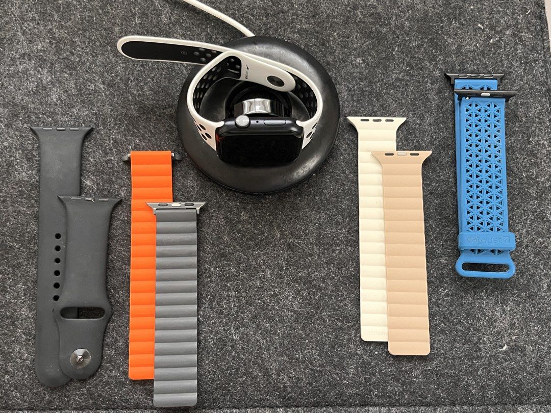 Apple Watch Series 9 (Category: Men's Watches) located in Las Pinas. Submitted by lucas.09 (Listing ID 1460944803, Image 2). Description: Original Apple Watch Series 9 Purchased from PowerMac Greenbelt Complete with box and charger With 5 straps (2 straps are reversible) - all branded and purchased from Rustans Makati. RFS: i prefer to wear a traditional watch Negotiable. SMS/call me 09173161549 .