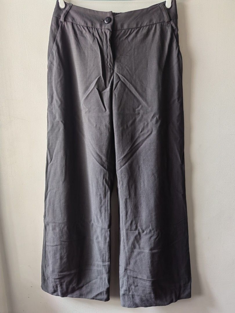 Armani Gray Trousers (S) (Category: Other Bottoms) located in Baguio. Submitted by kacijom (Listing ID 1461053965, Image 1). Description: 👖₱450 •Armani Gray Trousers •Size S, 13"x36" •Condition Excellent Used Condition (10/10).