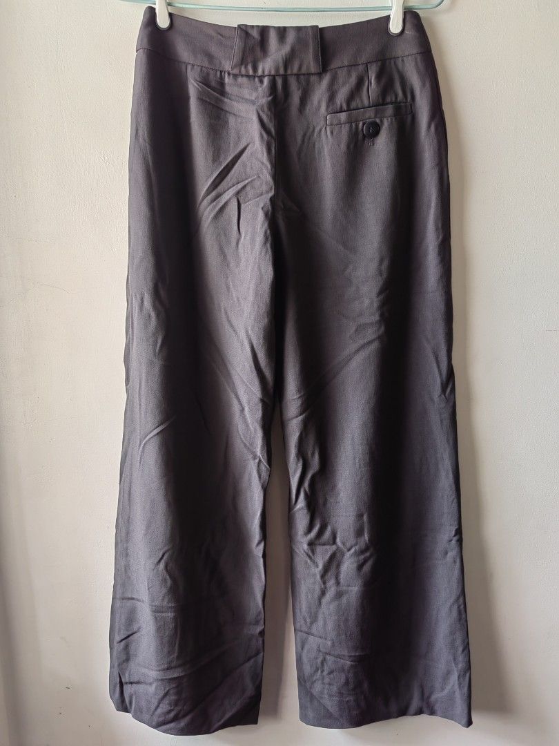 Armani Gray Trousers (S) (Category: Other Bottoms) located in Baguio. Submitted by kacijom (Listing ID 1461053965, Image 2). Description: 👖₱450 •Armani Gray Trousers •Size S, 13"x36" •Condition Excellent Used Condition (10/10).
