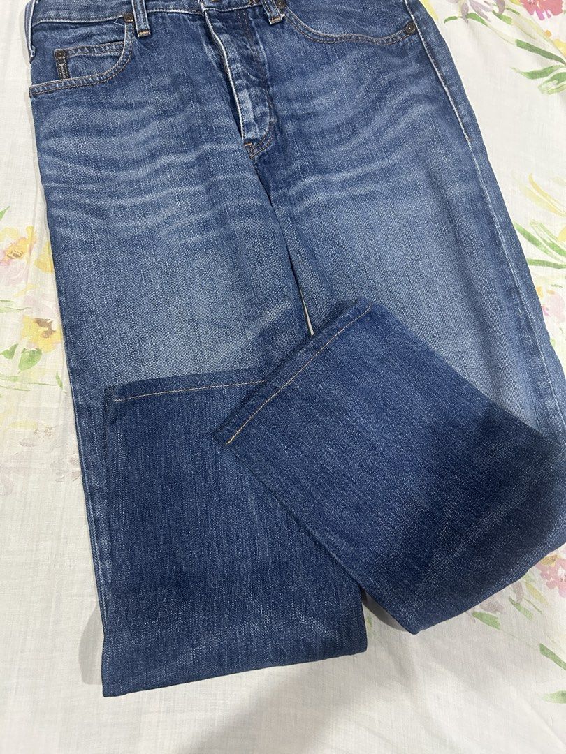 armani jeans straight pants (Category: Other Bottoms) located in Antipolo. Submitted by giaciers (Listing ID 1461056820, Image 2). Description: so cute! size 26-27 .