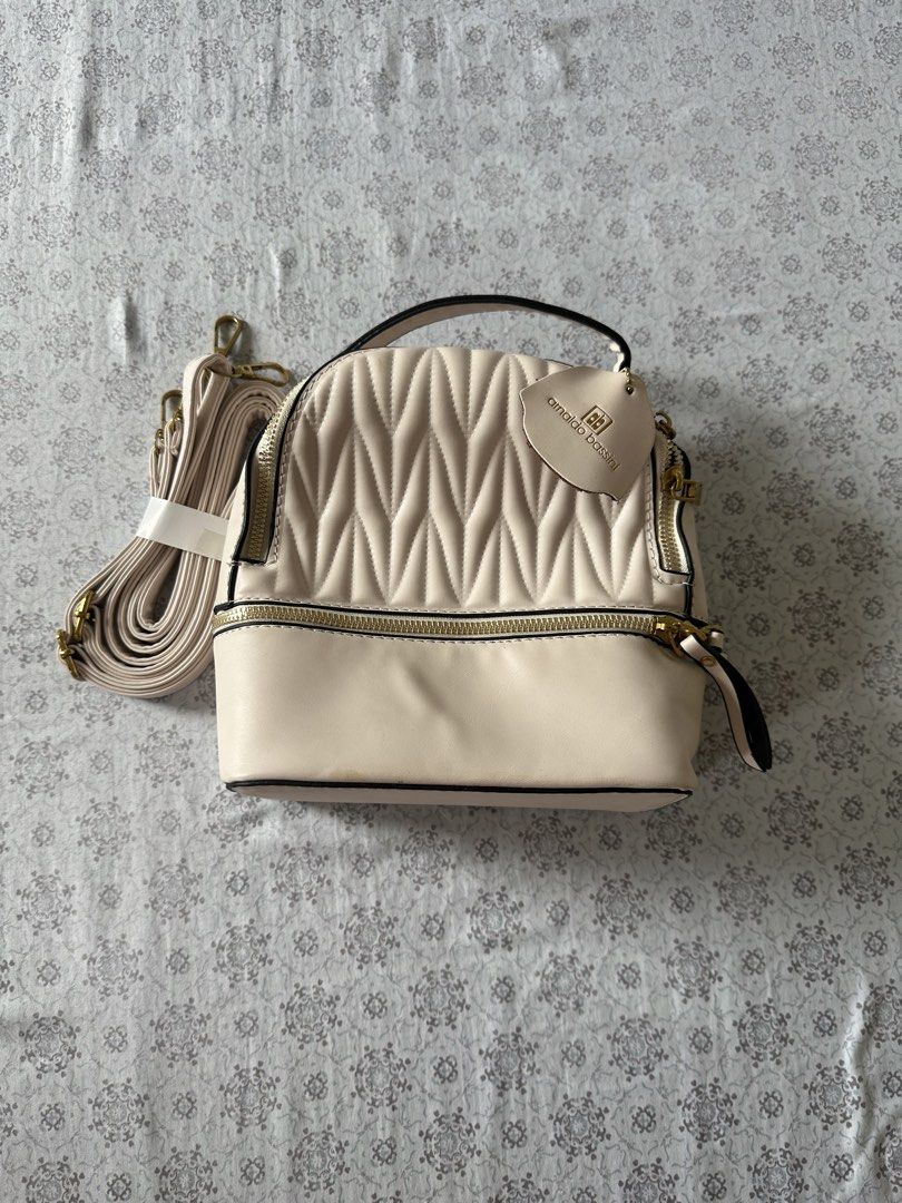 Arnaldo Bassini Chelsea Backpack (Category: Shoulder Bags) located in Quezon City. Submitted by 4k_cam (Listing ID 1460960663, Image 1). Description: - Cream-colored handbag by Arnaldo Bassini - Stylish quilted front detail - Elegant gold zippers - Versatile with top handle and detachable crossbody strap - Interior zippered pocket for essentials 🤍originally: P1998.