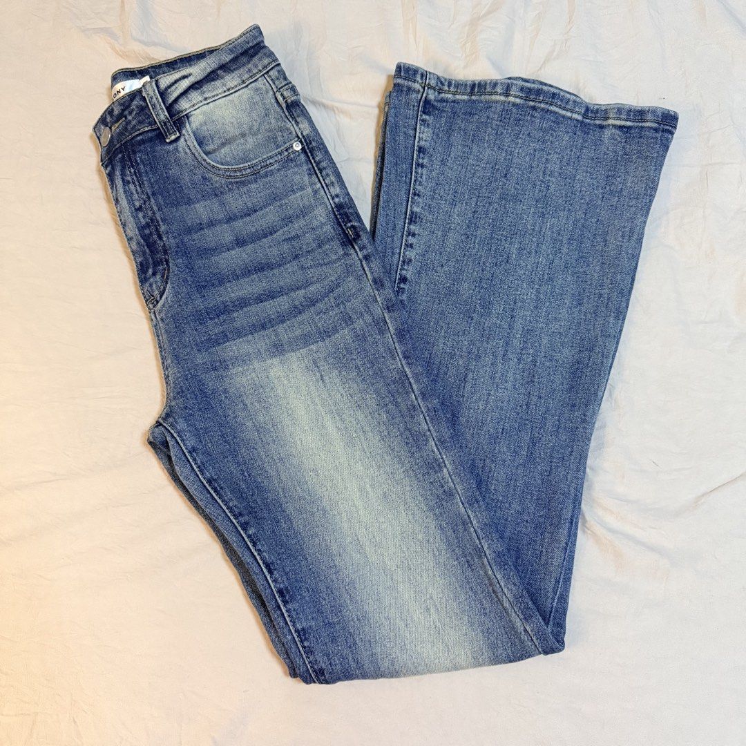ASGONY Blue Wash Flare Jeans (Category: Jeans) located in Manila. Submitted by annedecluttersqc (Listing ID 1461066236, Image 1). Description: Fits 25-27 waist✨.