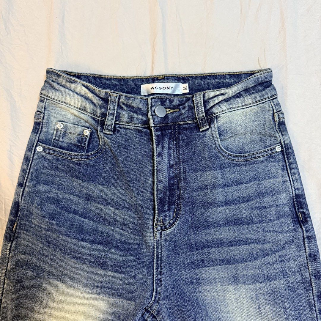 ASGONY Blue Wash Flare Jeans (Category: Jeans) located in Manila. Submitted by annedecluttersqc (Listing ID 1461066236, Image 2). Description: Fits 25-27 waist✨.