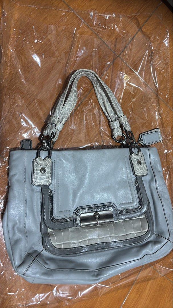Authentic Coach Pyhon Shoulder bag (Category: Luxury Bags & Wallets) located in Quezon City. Submitted by jhaediah (Listing ID 1460937950, Image 1). Description: Authentic Preloved With normal signs of used insde Ganda pa outside.