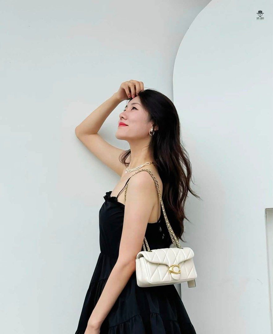 🇺🇸AUTHENTIC COACH SLING BAG🇺🇸 (Category: Cross-body Bags) located in Manila. Submitted by Supermomshie (Listing ID 1460924402, Image 3). Description: .