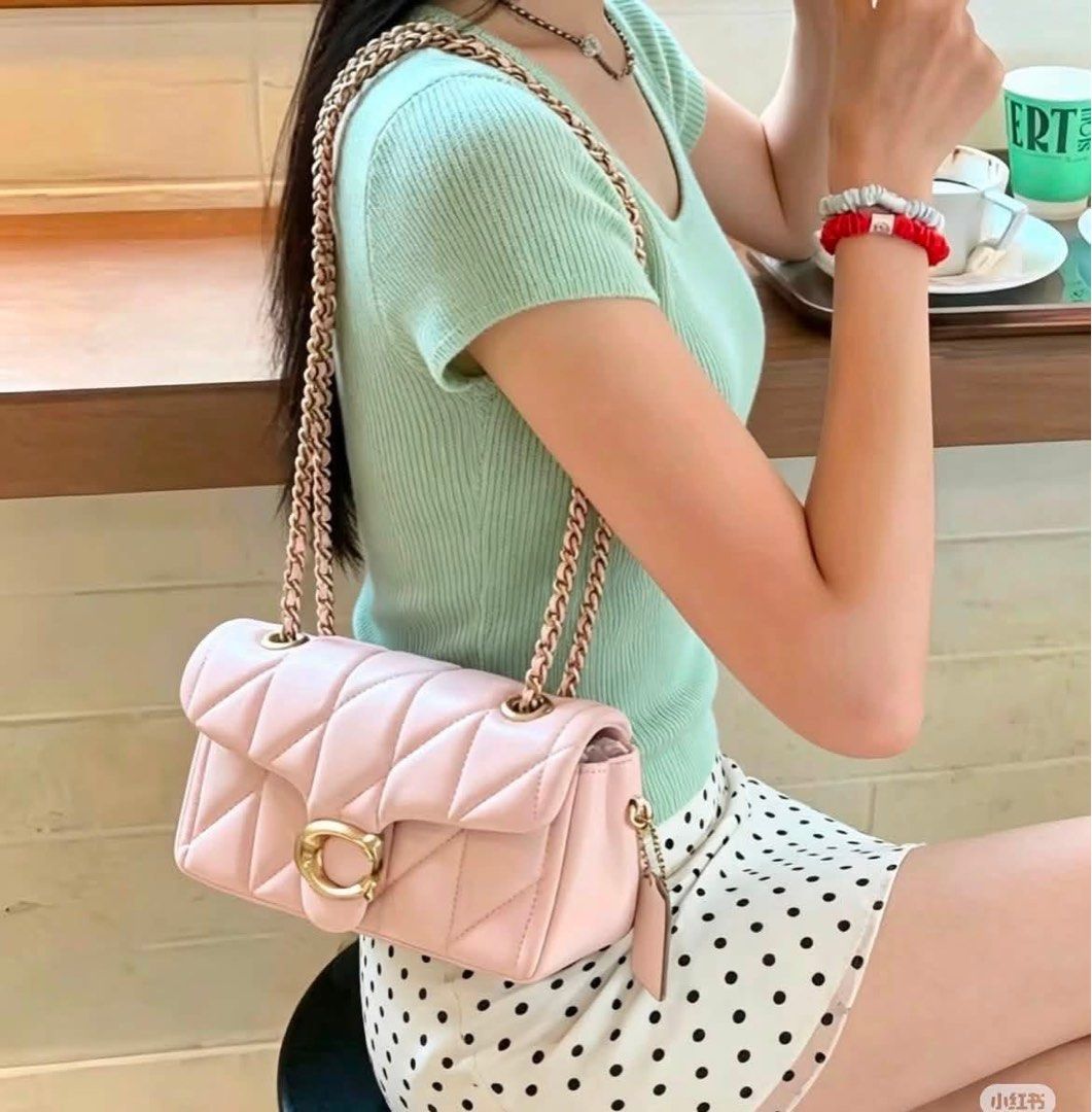 🇺🇸AUTHENTIC COACH SLING BAG🇺🇸 (Category: Shoulder Bags) located in Manila. Submitted by Supermomshie (Listing ID 1460924689, Image 1). Description: .