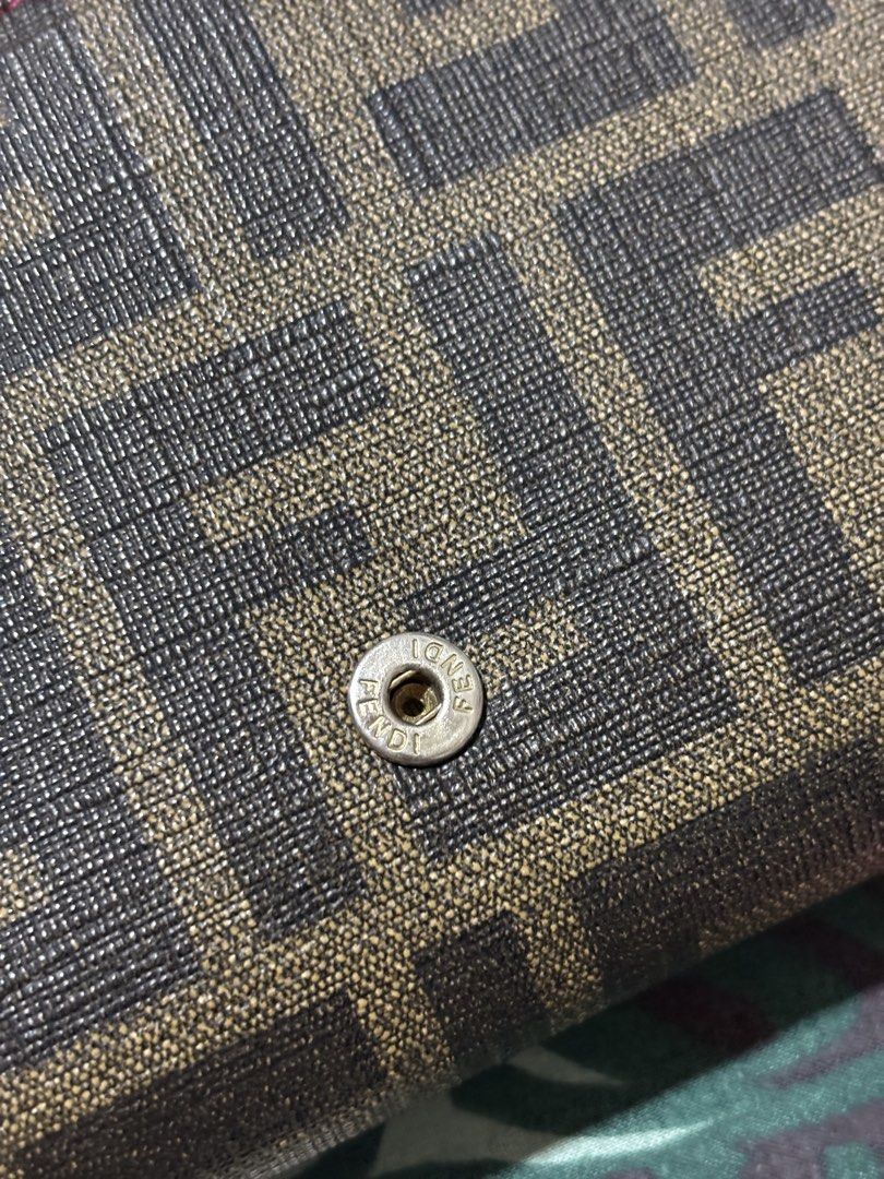 Authentic Fendi Long wallet (Category: Luxury Bags & Wallets) located in Quezon City. Submitted by jhaediah (Listing ID 1461059974, Image 3). Description: Authentic Preloved With signs of used inside Outside ganda pa .