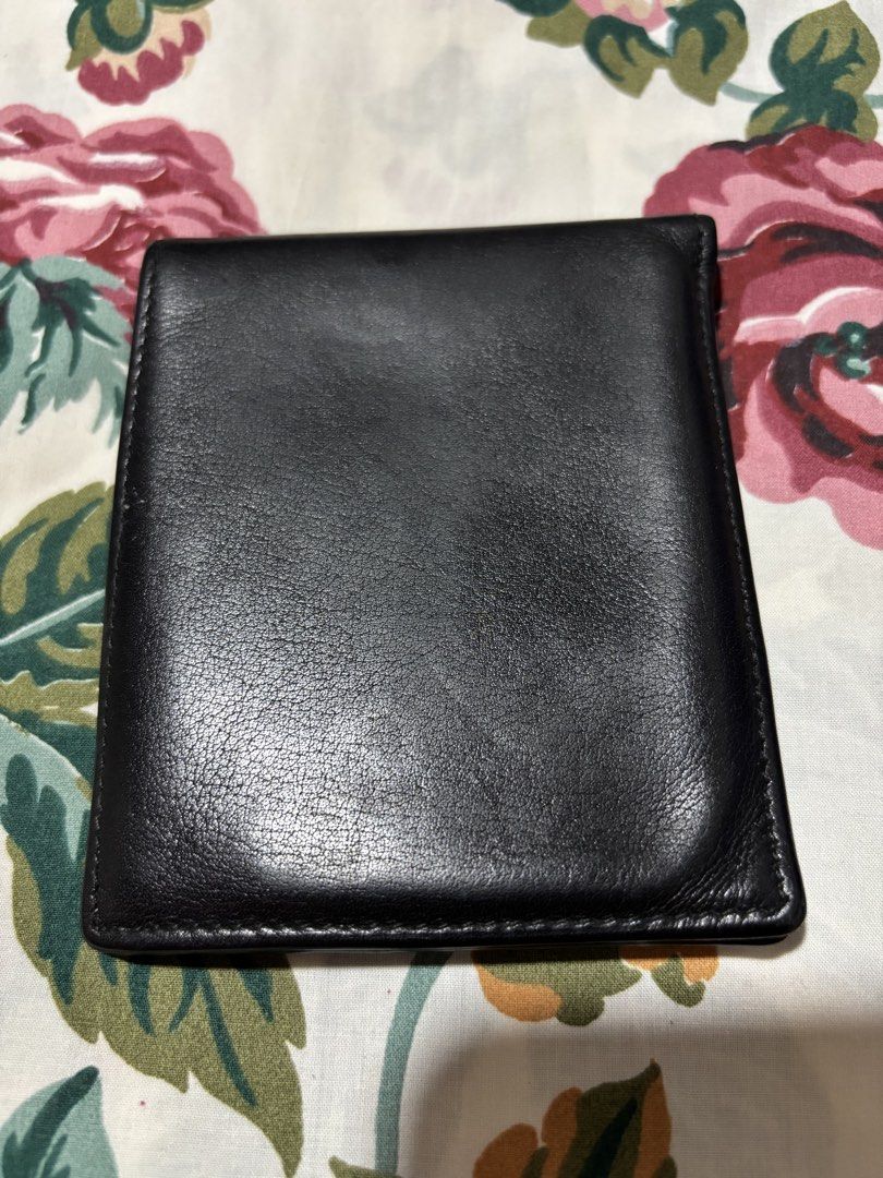 Authentic Gucci Mens Wallet (Category: Luxury Bags & Wallets) located in Quezon City. Submitted by jhaediah (Listing ID 1461059432, Image 3). Description: Authentic Preloved With normal signs of used.