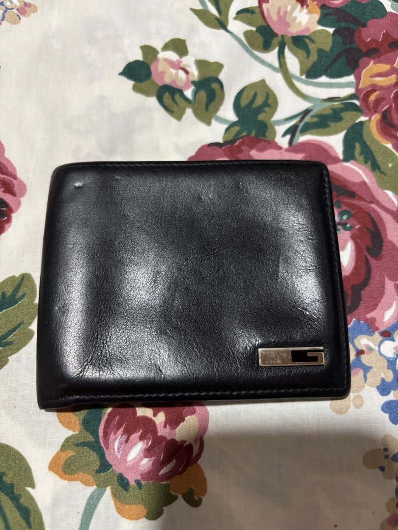 Authentic Gucci Mens Wallet (Category: Luxury Bags & Wallets) located in Quezon City. Submitted by jhaediah (Listing ID 1461059432, Image 1). Description: Authentic Preloved With normal signs of used.