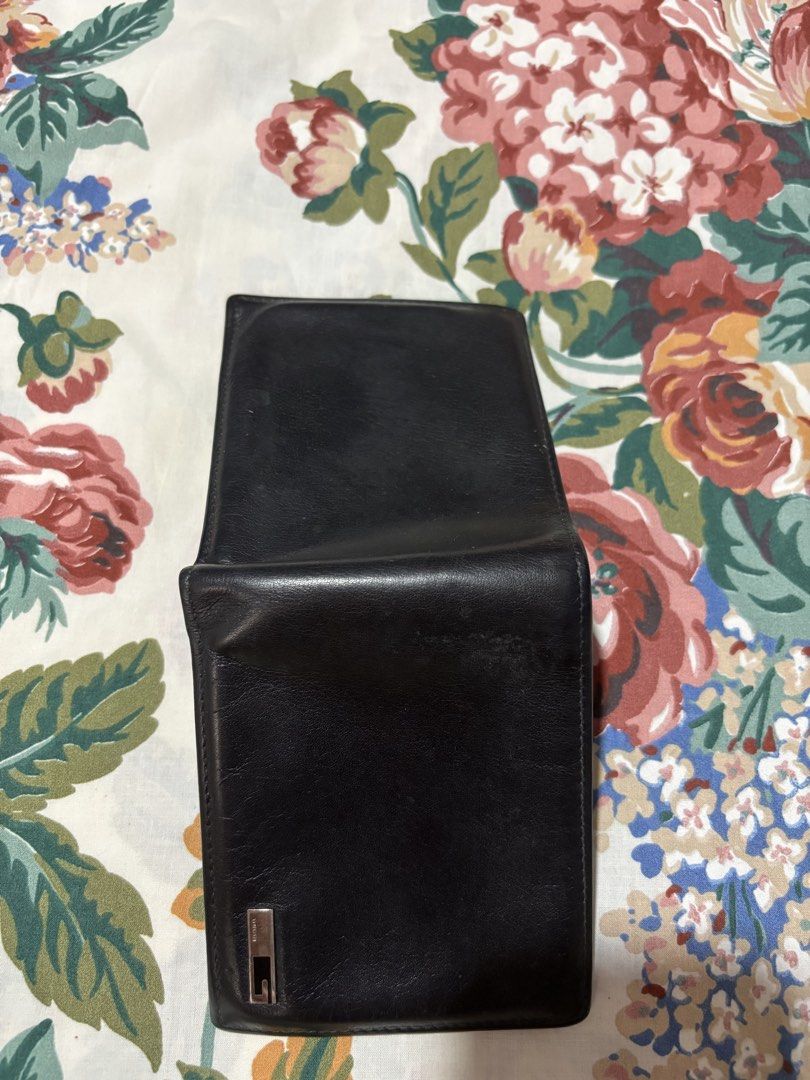 Authentic Gucci Mens Wallet (Category: Luxury Bags & Wallets) located in Quezon City. Submitted by jhaediah (Listing ID 1461059432, Image 2). Description: Authentic Preloved With normal signs of used.
