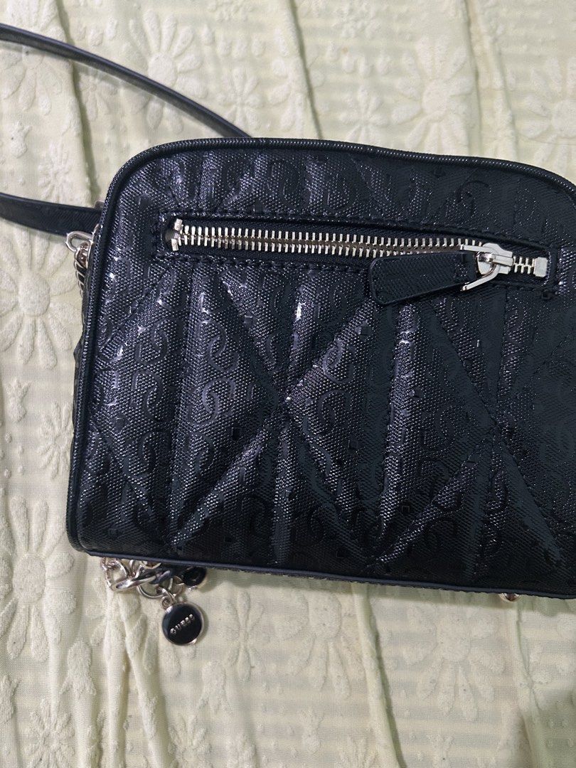 authentic GUESS bag (Category: Luxury Bags & Wallets) located in Marikina City. Submitted by kryznoring (Listing ID 1460946763, Image 2). Description: good as new used once still nego srp: 6-10k.