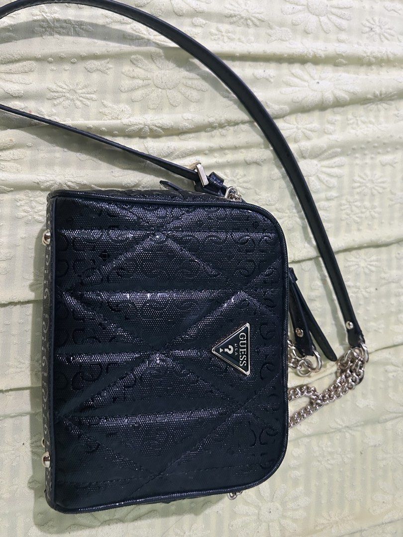 authentic GUESS bag (Category: Luxury Bags & Wallets) located in Marikina City. Submitted by kryznoring (Listing ID 1460946763, Image 1). Description: good as new used once still nego srp: 6-10k.