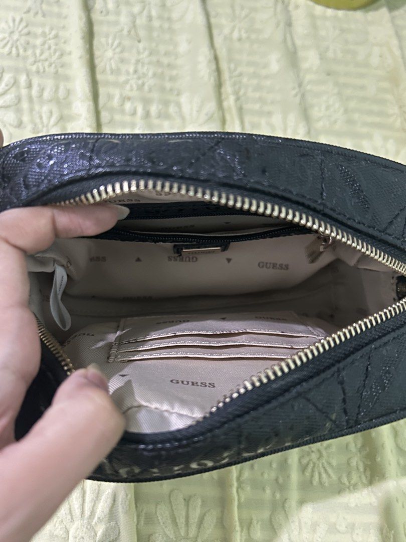 authentic GUESS bag (Category: Luxury Bags & Wallets) located in Marikina City. Submitted by kryznoring (Listing ID 1460946763, Image 3). Description: good as new used once still nego srp: 6-10k.