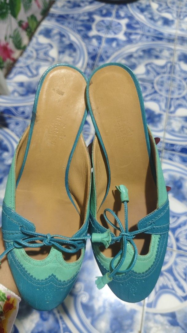 AUTHENTIC HERMES MONEYBACK! (Category: Slippers and slides) located in Tambulig. Submitted by cmscloset_ph (Listing ID 1461033041, Image 2). Description: ITEM'S IN SUPER DURABLE CONDITION! MONEY BACK GUARANTEED ❤️ I SWEAR!!! SUPER TIBAY NETO 🤞 SUMPA MO SA BATO 💯 FREEBIES!!! CHRISTIAN LOUB & STUART WEITZ ( ALL AUTHENTIC) AND BOTH IN PRESTINE CONDITION 💯💯.
