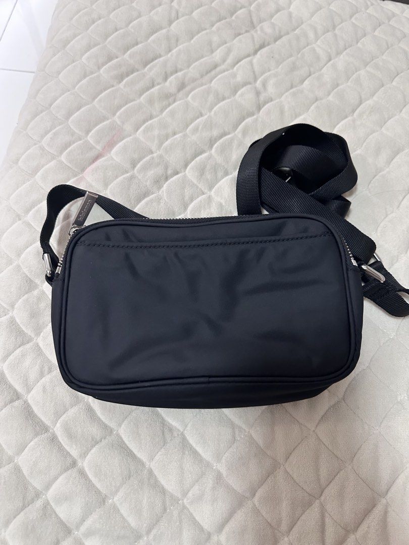 Authentic Lululemon Everywhere Crossbody Bag Black (Category: Cross-body Bags) located in Manila. Submitted by luxestuffph (Listing ID 1460948798, Image 3). Description: - Sleek black Lululemon crossbody bag - Adjustable strap for comfortable wear - Secure zipper closure to keep belongings safe - Ideal for everyday use - Perfectly fits your daily essentials.