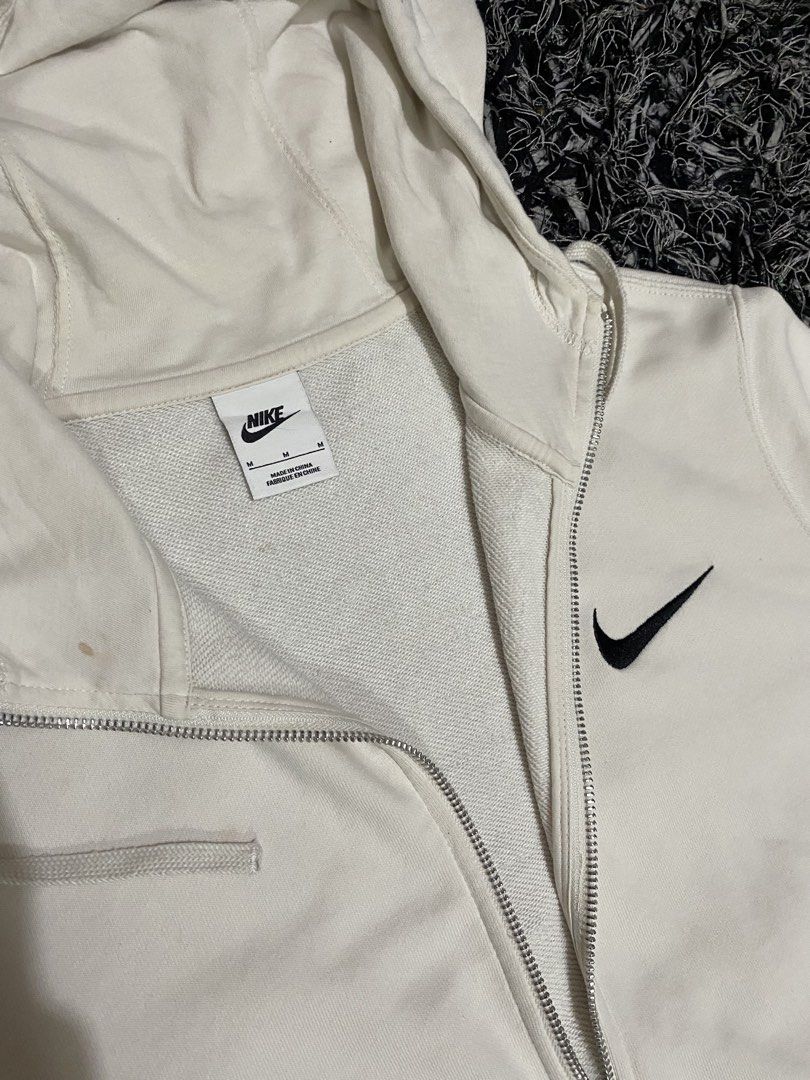 Authentic Nike White Zip-Up Hoodie Size M (Category: Hoodies) located in Baguio. Submitted by arenzu (Listing ID 1461073860, Image 3). Description: - Authentic - White Nike zip-up hoodie - Size M - Classic embroidered Nike swoosh on chest - Two front pockets - Drawstring hood.