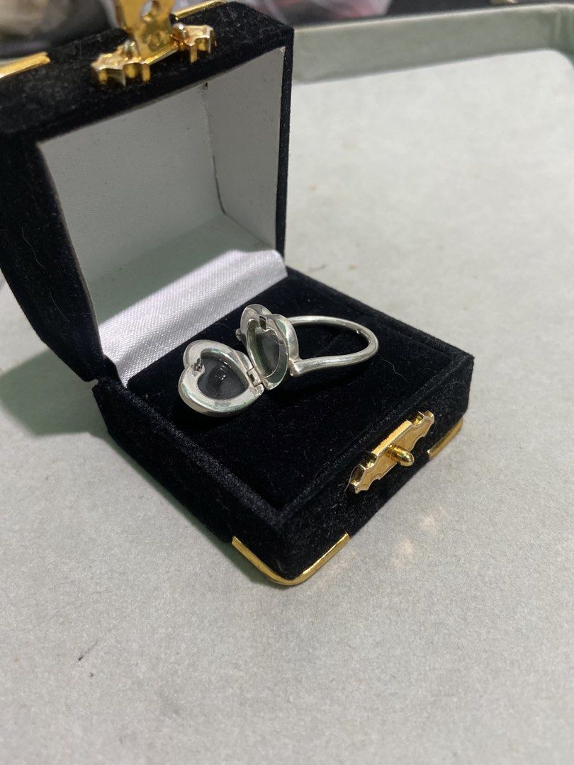 Authentic Pandora Sterling Silver 925 floating heart locket ring (Category: Rings) located in Binan City. Submitted by retroz_collections (Listing ID 1461006910, Image 1). Description: .