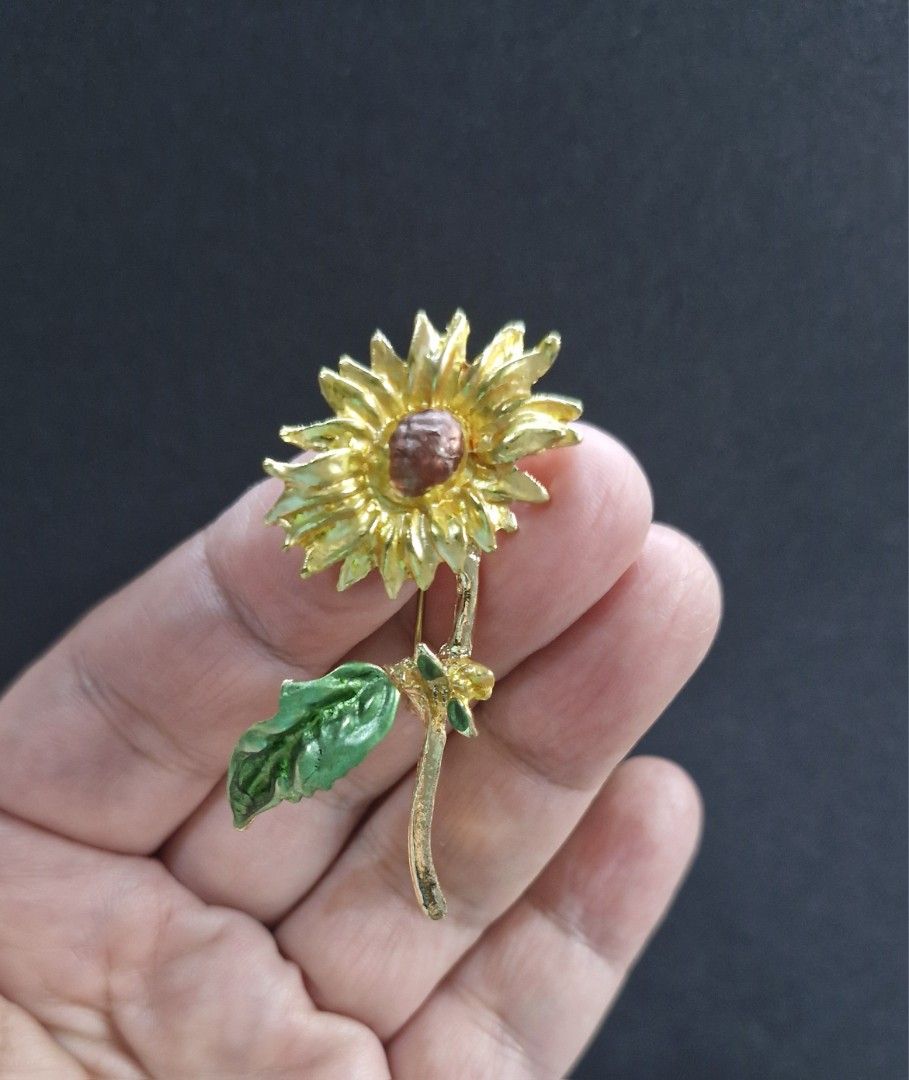 Autumn Beauty Brooch (Category: Brooches) located in Taguig. Submitted by mommaschoice (Listing ID 1461054759, Image 2). Description: Brand New Material: Alloy Ships nationwide.