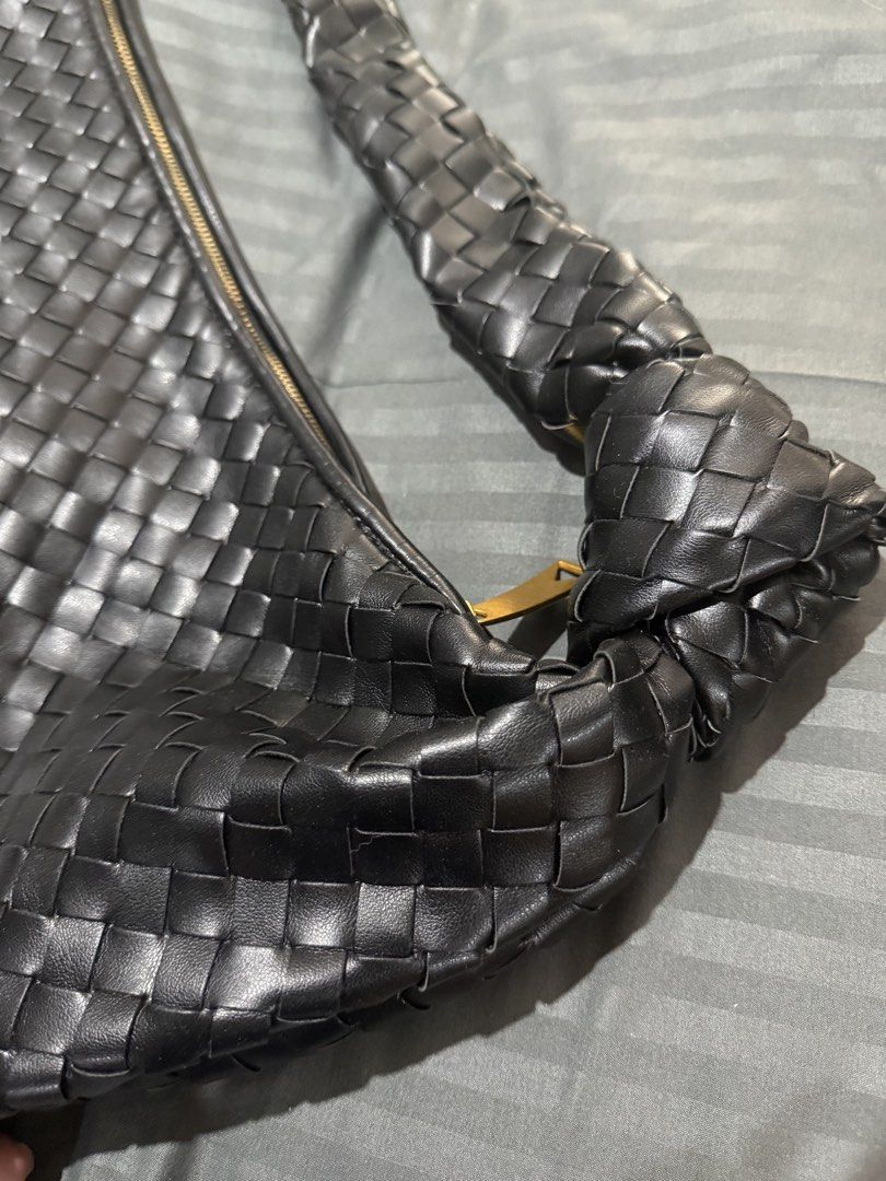 Bag from thailand (Category: Shoulder Bags) located in Quezon City. Submitted by thriftthread2.0 (Listing ID 1460953895, Image 2). Description: Pre-owned bag from thailand GL 9/9.