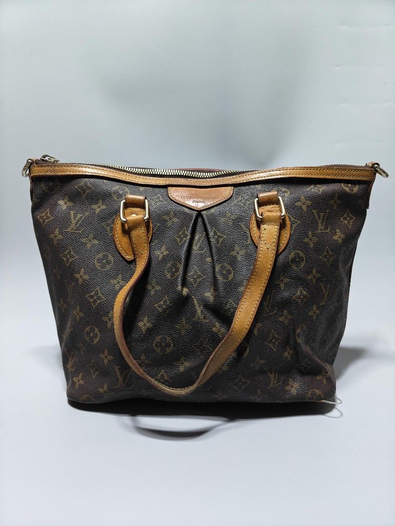 BAGS (Category: Luxury Bags & Wallets) located in Manila. Submitted by baguiogirlyy (Listing ID 1460921351, Image 3). Description: BAGUIO LOC PM ME FOR INFO.