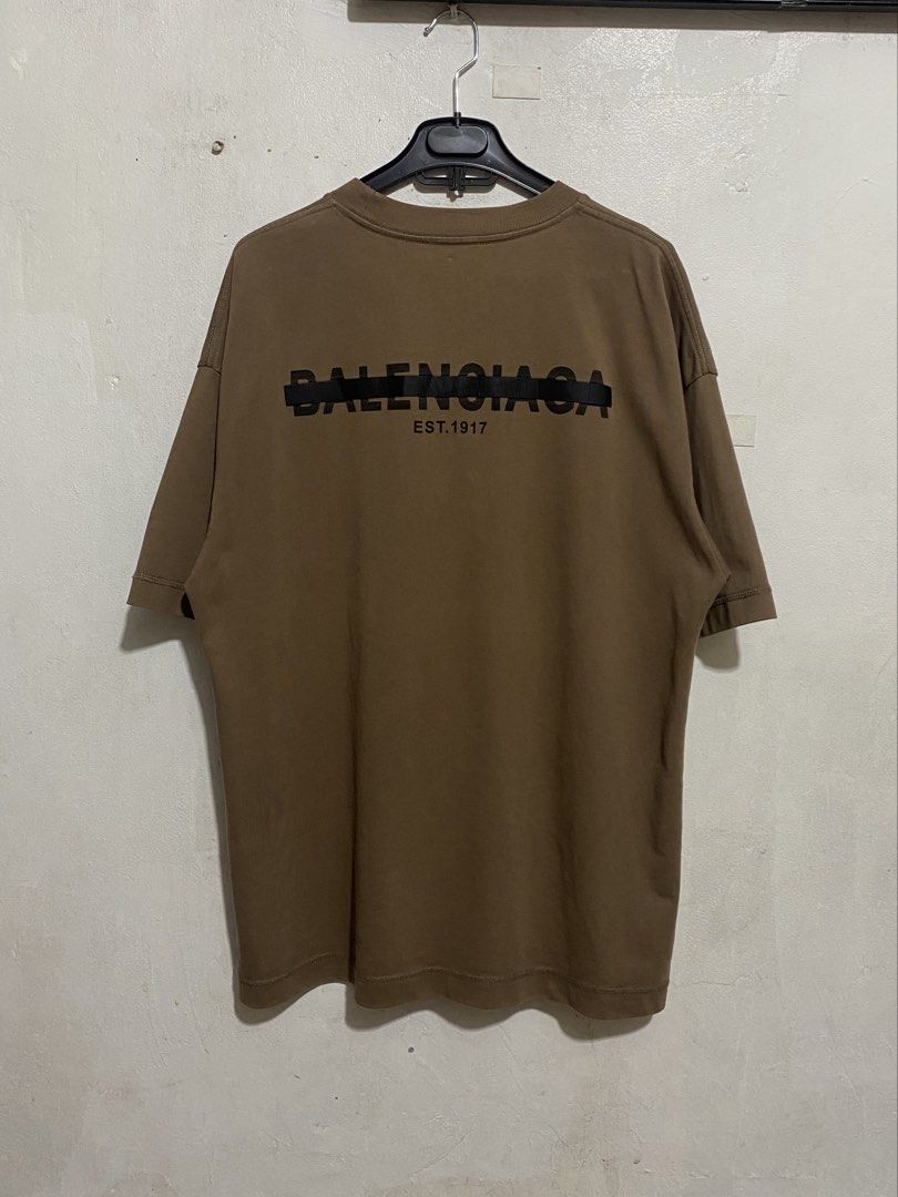 BALENCIAGA TAPE SCRIPT HEAVY CLOTH T SHIRT (Category: Tshirts & Polo Shirts ) located in Caloocan City. Submitted by alexahvaldez (Listing ID 1461078739, Image 2). Description: NEGO FOR SURE BUYER 22 / 29 LIKE NEW CONDITION NO ISSUE.