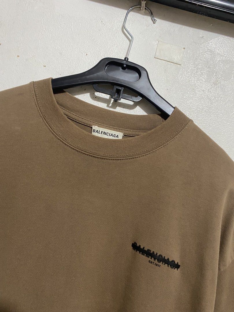 BALENCIAGA TAPE SCRIPT SHIRT (Category: Tshirts & Polo Shirts ) located in Manila. Submitted by brndn.rgld (Listing ID 1461096734, Image 3). Description: NEGO FOR SURE BUYER 22 / 29 LIKE NEW CONDITION HEAVY CLOTH CREWNECK NO ISSUE.