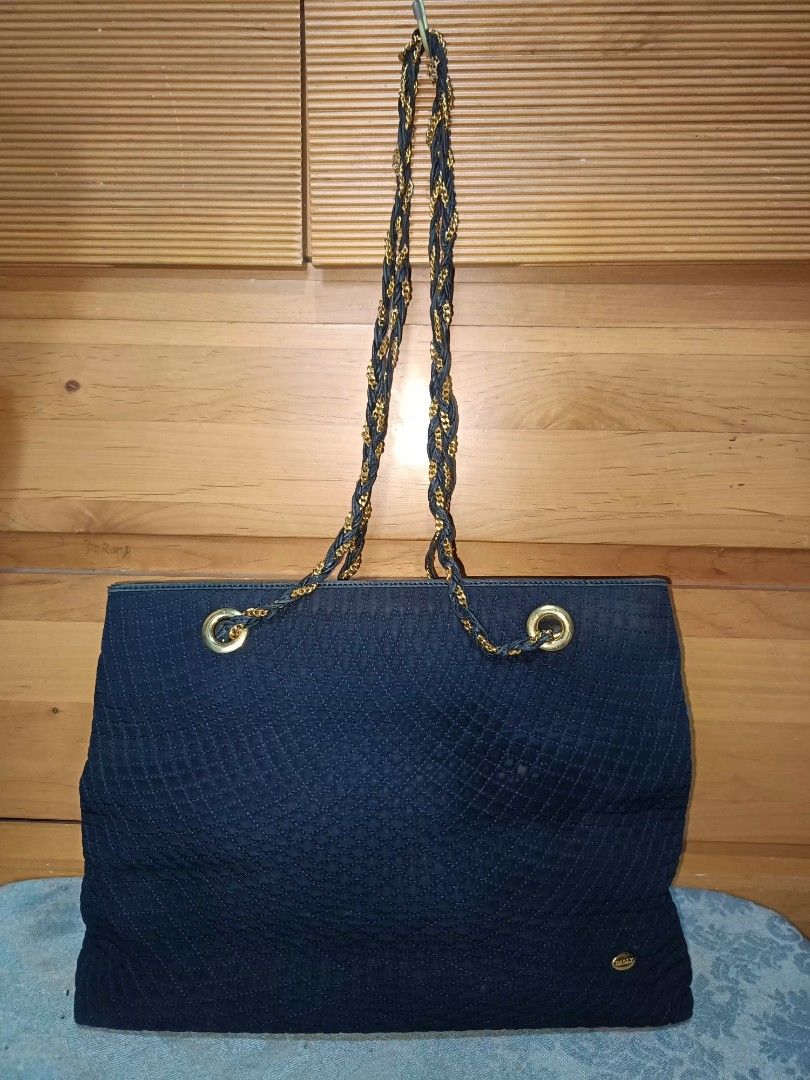 Bally Shoulder Bag (Category: Shoulder Bags) located in Baguio. Submitted by roselleshiddentreasures13384 (Listing ID 1460941153, Image 1). Description: 🌸Nylon Material 🌸No Major Issue 🌸Normal Signs Of Use Only 📏Large Size 🖼️Check All Photos For Other Details 🌸Limit Your Expectation The Item Is Preloved From Ukay ❌No Return No Exchange. ❗.