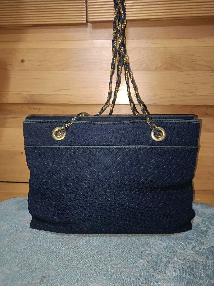 Bally Shoulder Bag (Category: Shoulder Bags) located in Baguio. Submitted by roselleshiddentreasures13384 (Listing ID 1460941153, Image 2). Description: 🌸Nylon Material 🌸No Major Issue 🌸Normal Signs Of Use Only 📏Large Size 🖼️Check All Photos For Other Details 🌸Limit Your Expectation The Item Is Preloved From Ukay ❌No Return No Exchange. ❗.