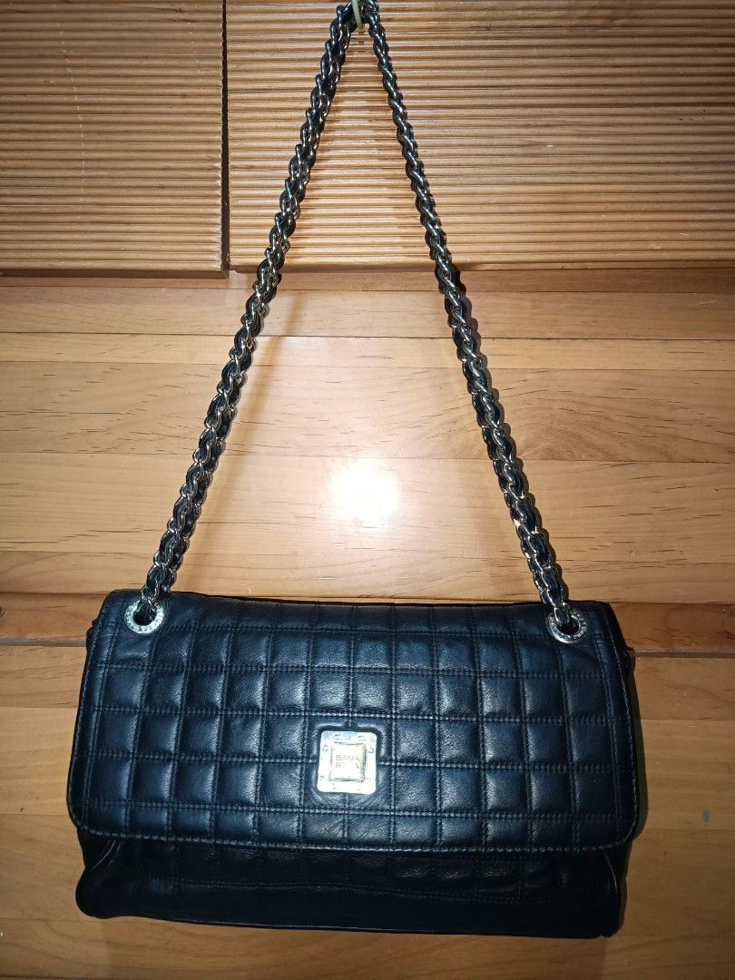 Bana Bana Sling/ Shoulder Bag (Category: Cross-body Bags) located in Baguio. Submitted by roselleshiddentreasures13384 (Listing ID 1460940938, Image 1). Description: 🌸Genuine Leather Material 🌸No Major Issue 🌸Normal Signs Of Use Only 📏Small Size 🖼️Check All Photos For Other Details 🌸Limit Your Expectation The Item Is Preloved From Ukay ❌No Return No Exchange. ❗.