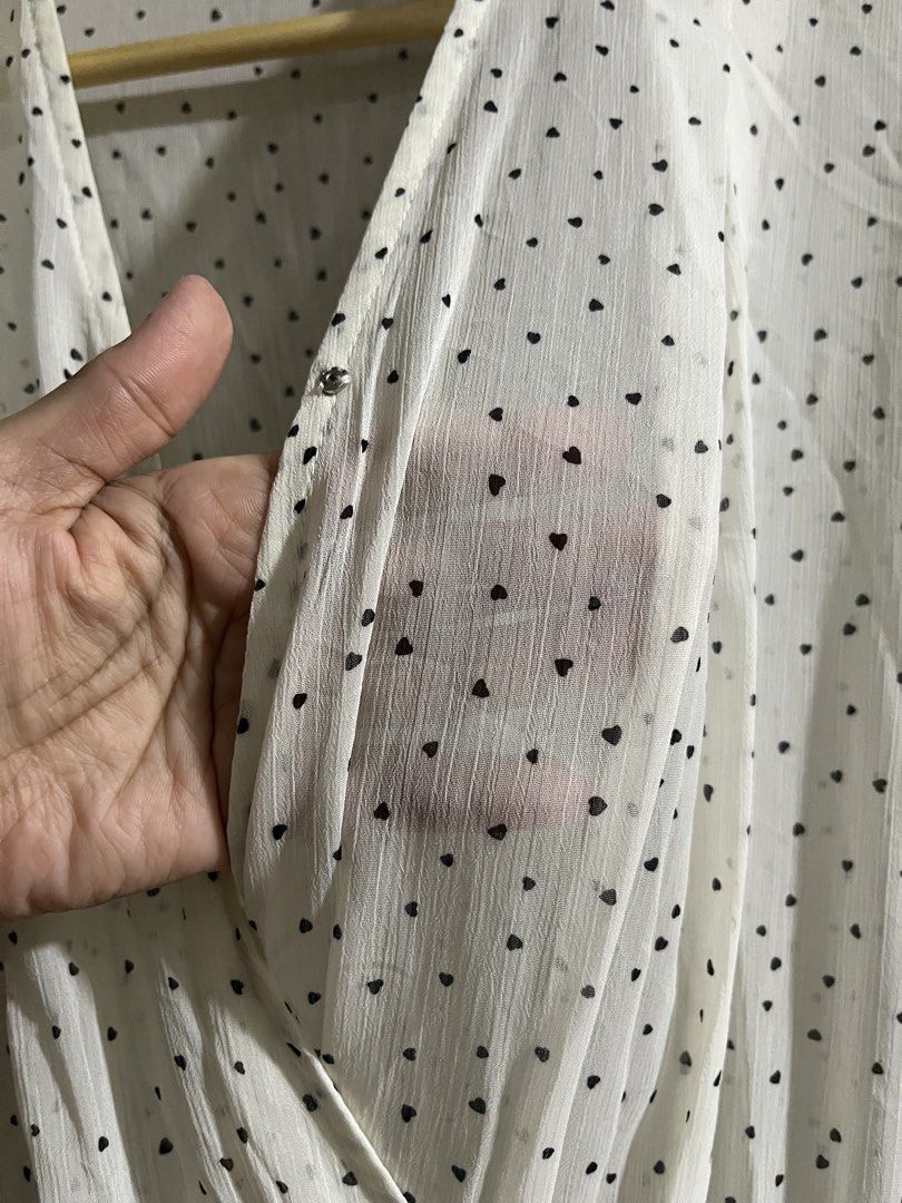 Bangkok mini dress (Category: Dresses) located in Cavite. Submitted by mainestreams (Listing ID 1461085899, Image 3). Description: White and black polka-dot long-sleeve V-neck mini dress with a tiered ruffled waist Flowy fabric Bangkok Sinukat lang Large.