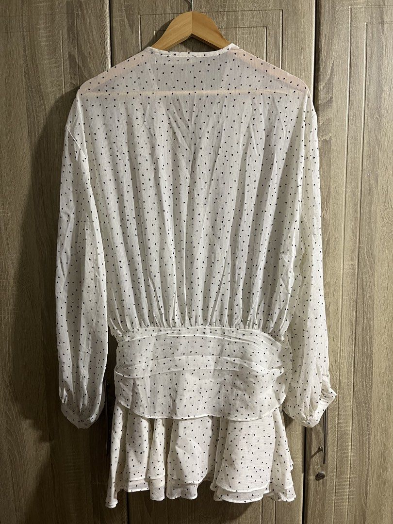 Bangkok mini dress (Category: Dresses) located in Cavite. Submitted by mainestreams (Listing ID 1461085899, Image 2). Description: White and black polka-dot long-sleeve V-neck mini dress with a tiered ruffled waist Flowy fabric Bangkok Sinukat lang Large.
