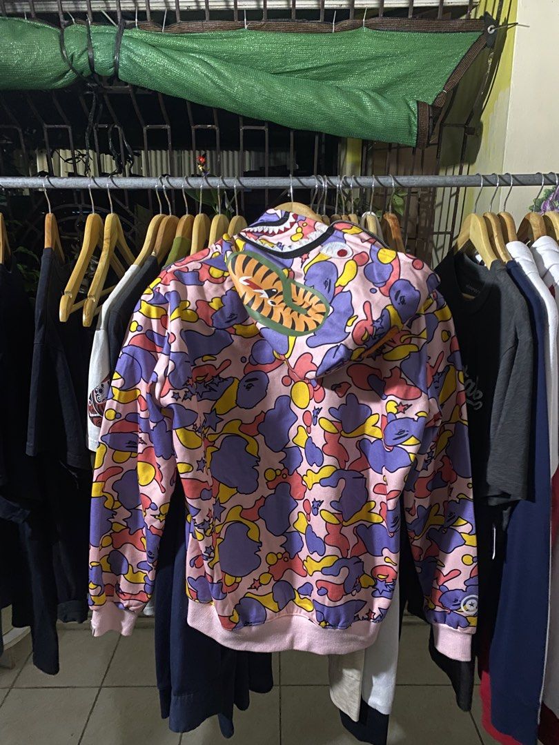 Bapeshark Candy design (Category: Coats, Jackets and Outerwear) located in Manila. Submitted by rhnxzyygudboi17 (Listing ID 1461053617, Image 1). Description: no issue Good Off Complete tags no pinholes Good quality 10/10 Women or men .