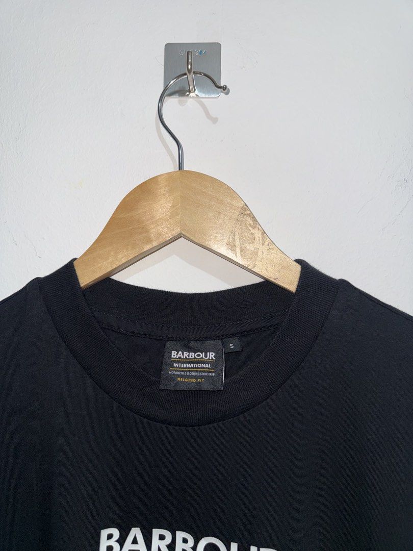 Barbour International Formula T-Shirt (Category: Activewear) located in Los Banos. Submitted by davidabeg15504 (Listing ID 1460930737, Image 3). Description: Size Small on tag Width 20 Length 28 Condition: Good as new (Super black Color) Price: 1380 + sf 📥.