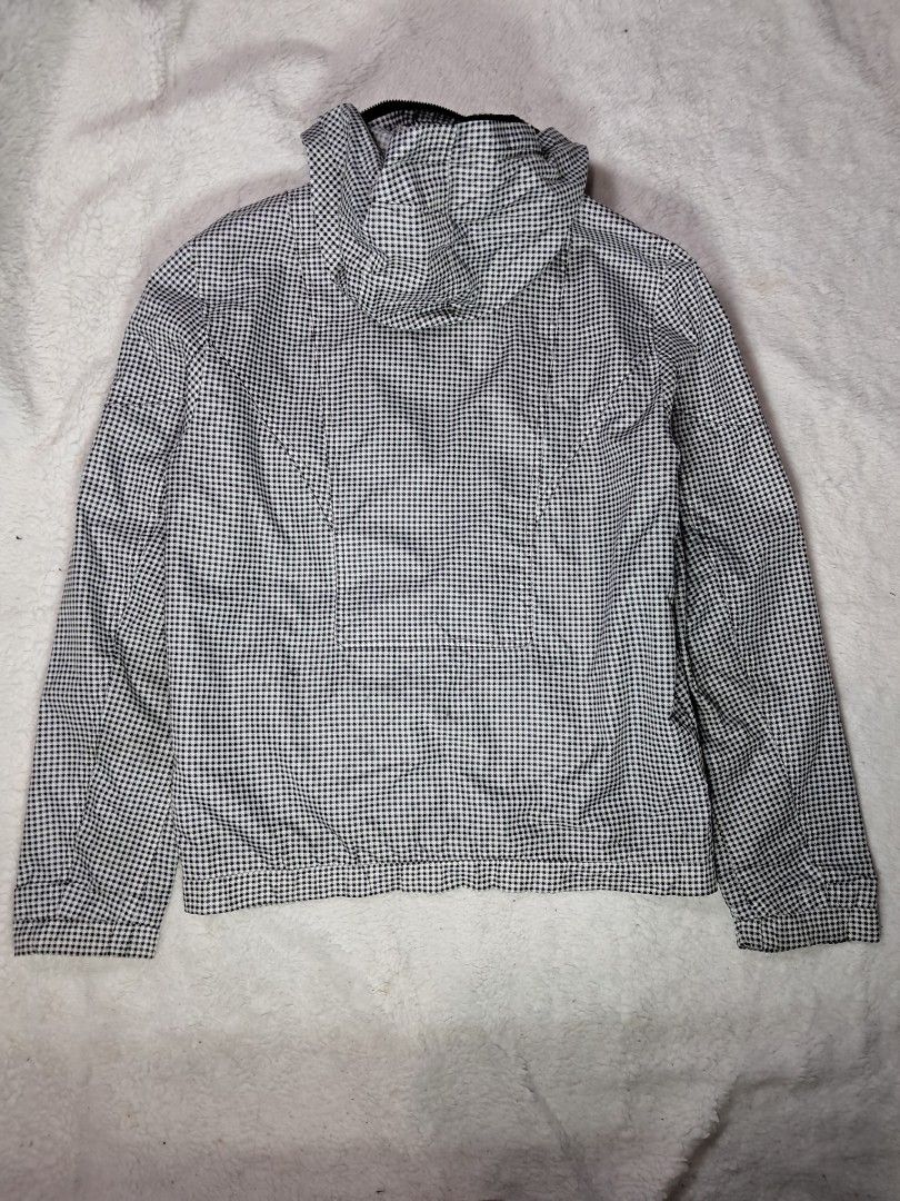 BB men's windbreaker jacket (Category: Coats, Jackets and Outerwear) located in Baguio. Submitted by mishmashfritz (Listing ID 1461019120, Image 3). Description: like new, thrifted, no flaws, cut wash tag.